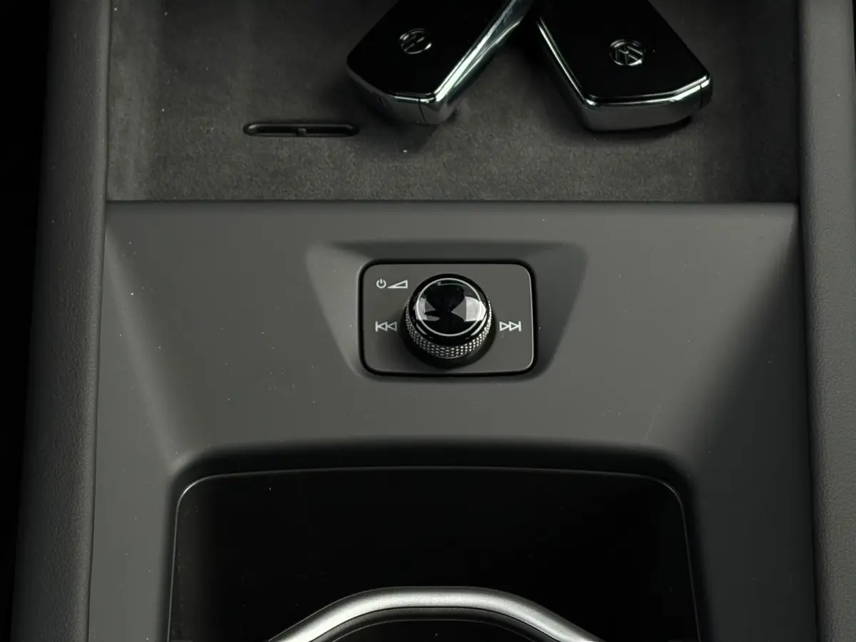 Trend | Automatische afstandsregeling (Adaptive Cruise Control) | Buitenspiegels elektrisch instel-, verwarm- en inklapbaar | Koplampverlichting LED