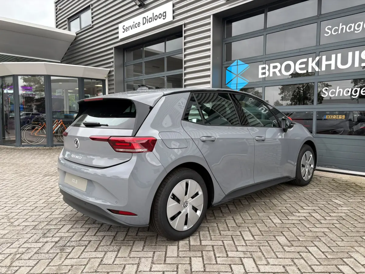 Trend | Automatische afstandsregeling (Adaptive Cruise Control) | Buitenspiegels elektrisch instel-, verwarm- en inklapbaar | Koplampverlichting LED