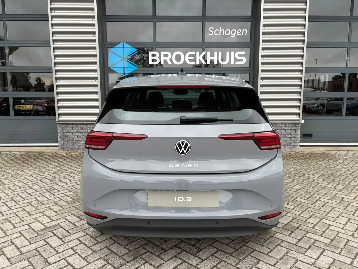 Trend | Automatische afstandsregeling (Adaptive Cruise Control) | Buitenspiegels elektrisch instel-, verwarm- en inklapbaar | Koplampverlichting LED