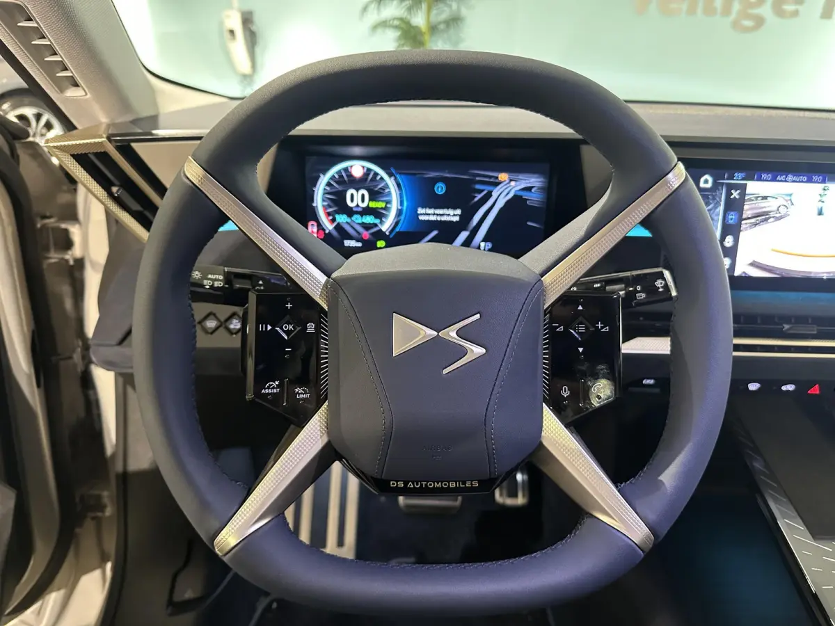 Étoile Absolute Comfort Tech 74 kWh 360° | ALCANTARA STOELEN MEMORY | HEAD-UP DISPLAY | FOCAL AUDIO | BOM VOL!