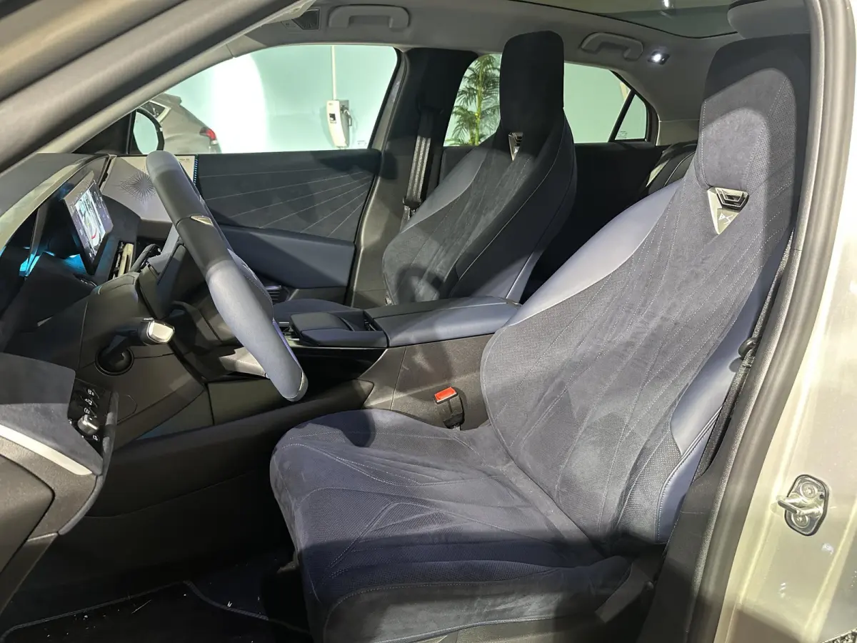 Étoile Absolute Comfort Tech 74 kWh 360° | ALCANTARA STOELEN MEMORY | HEAD-UP DISPLAY | FOCAL AUDIO | BOM VOL!
