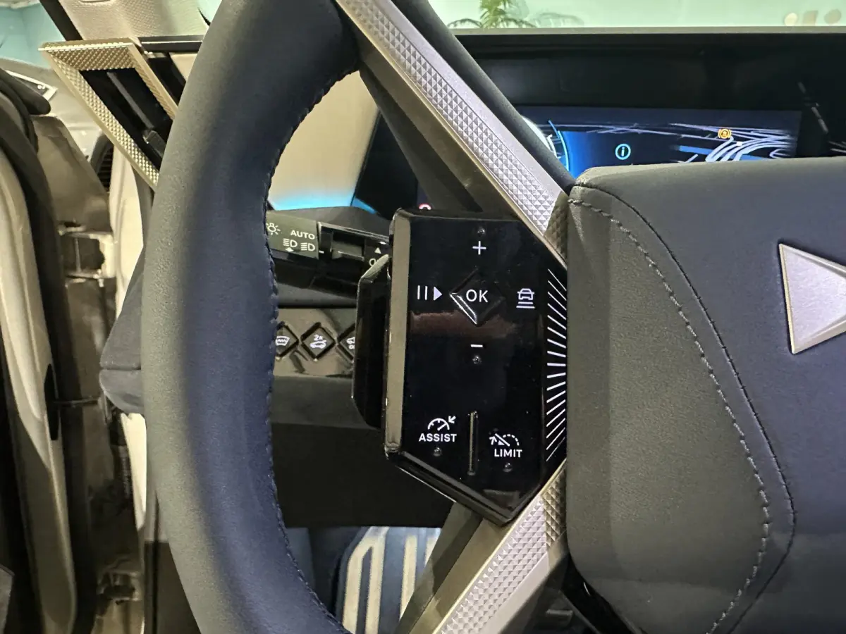 Étoile Absolute Comfort Tech 74 kWh 360° | ALCANTARA STOELEN MEMORY | HEAD-UP DISPLAY | FOCAL AUDIO | BOM VOL!