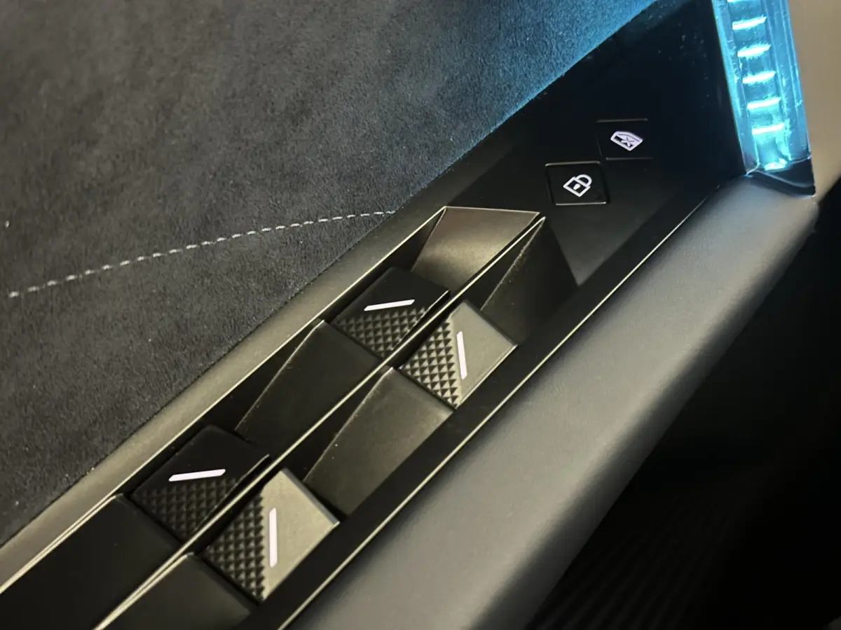 Étoile Absolute Comfort Tech 74 kWh 360° | ALCANTARA STOELEN MEMORY | HEAD-UP DISPLAY | FOCAL AUDIO | BOM VOL!