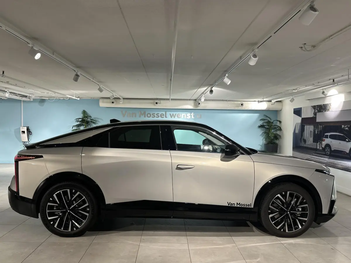 Étoile Absolute Comfort Tech 74 kWh 360° | ALCANTARA STOELEN MEMORY | HEAD-UP DISPLAY | FOCAL AUDIO | BOM VOL!