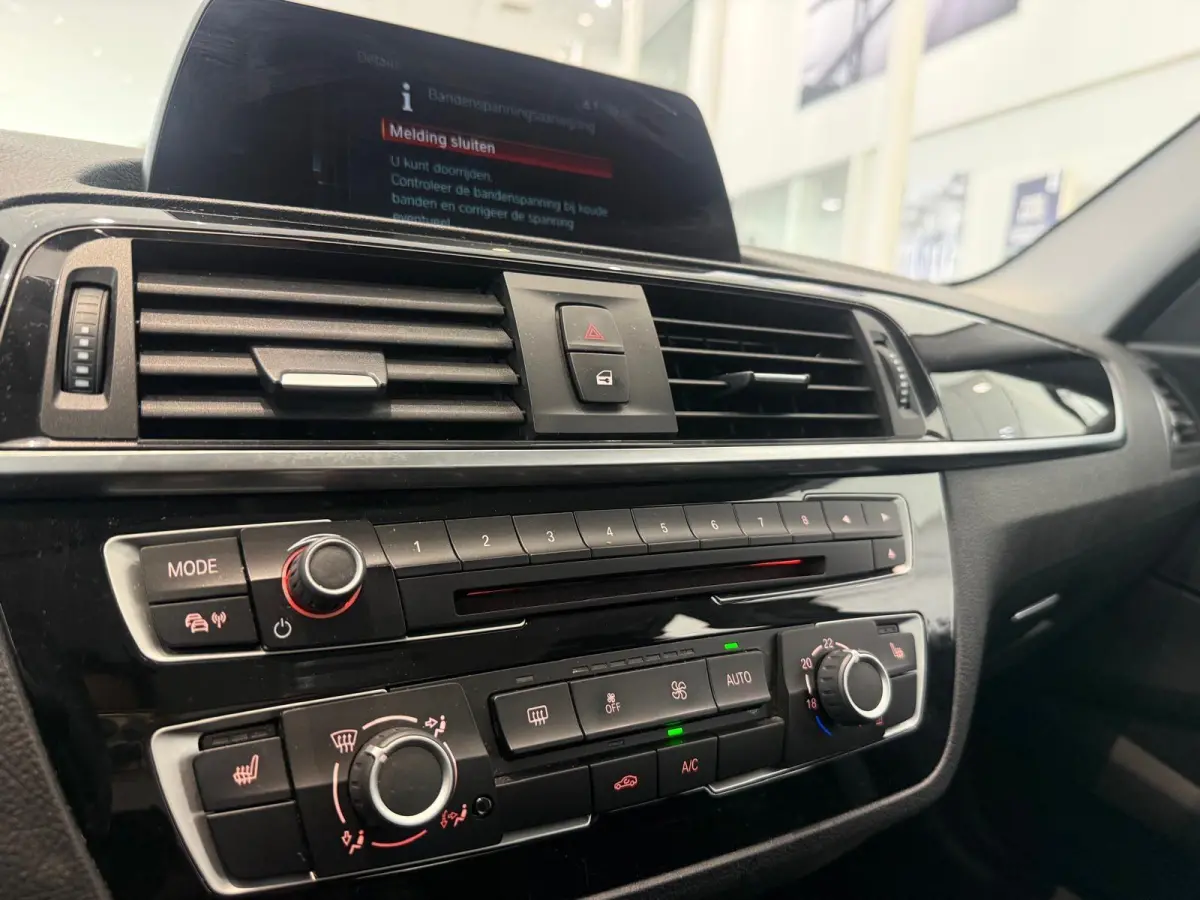 116i | KEYLESS START | CRUISE CONTROL | PARKEERSENSOREN |