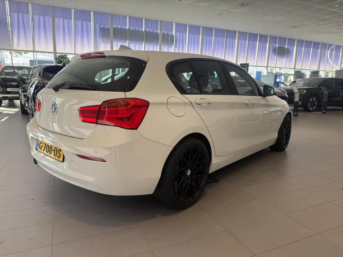 116i | KEYLESS START | CRUISE CONTROL | PARKEERSENSOREN |