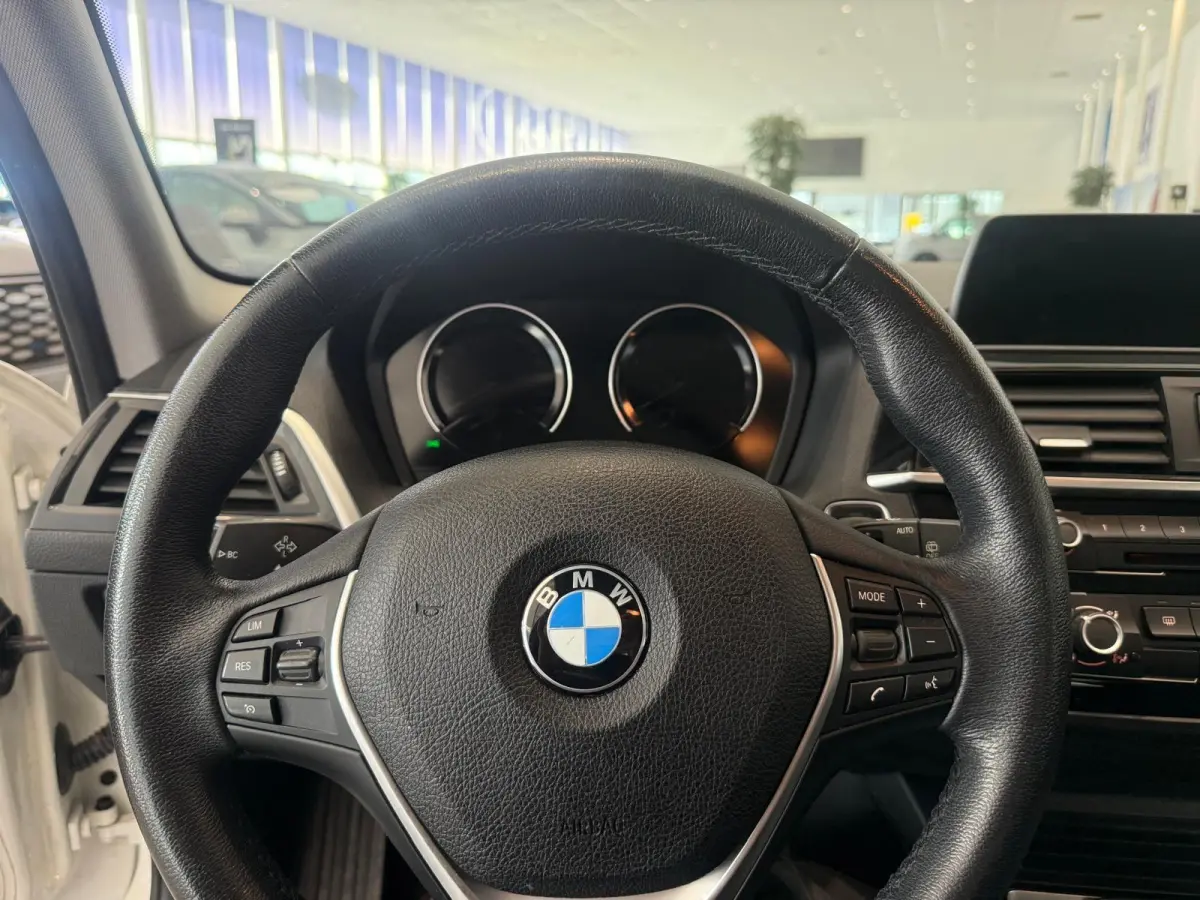 116i | KEYLESS START | CRUISE CONTROL | PARKEERSENSOREN |