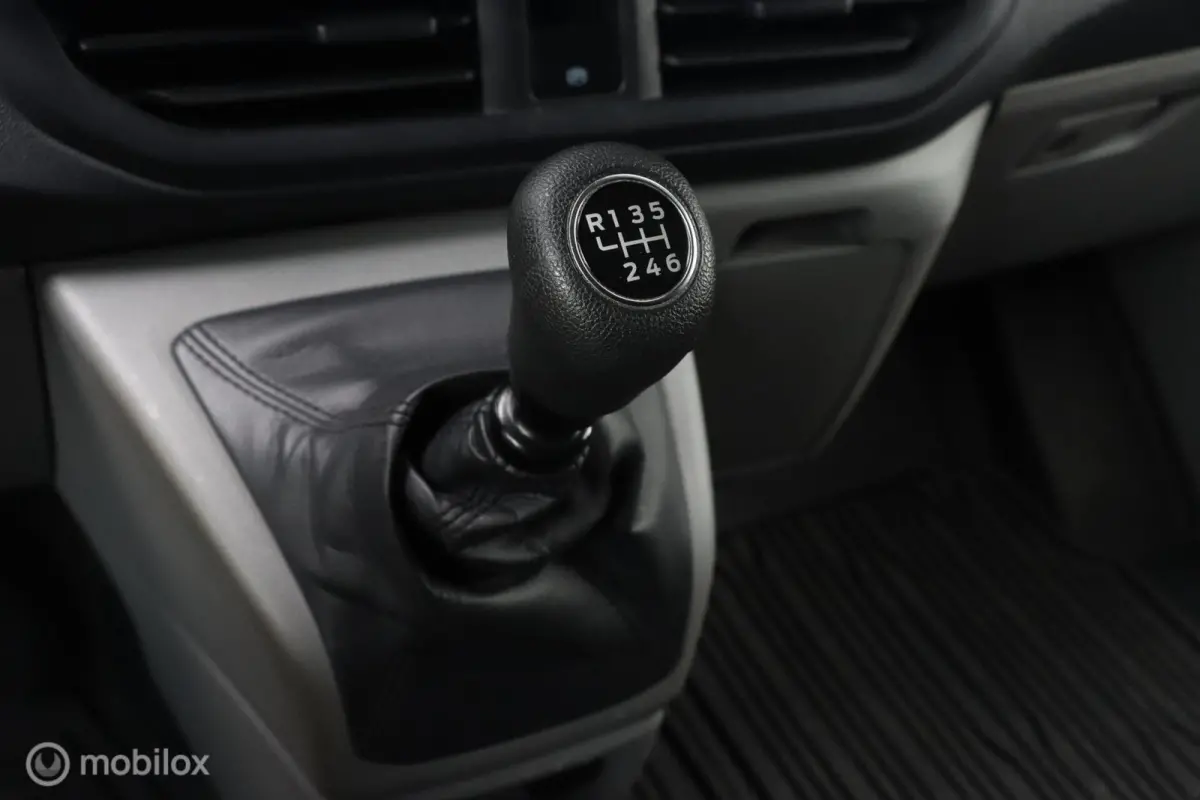 300 2.0 TDCI L2H1 Limited|Camera|Apple