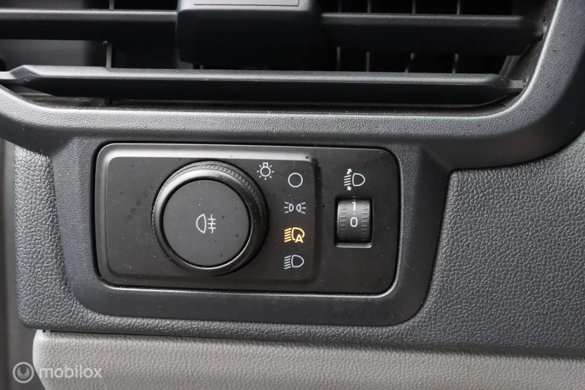 300 2.0 TDCI L2H1 Limited|Camera|Apple