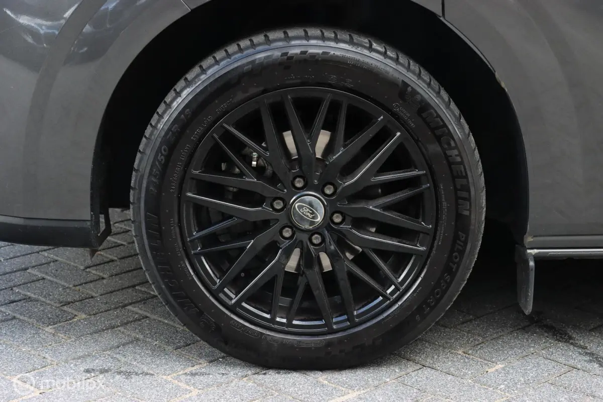 300 2.0 TDCI L2H1 Limited|Camera|Apple