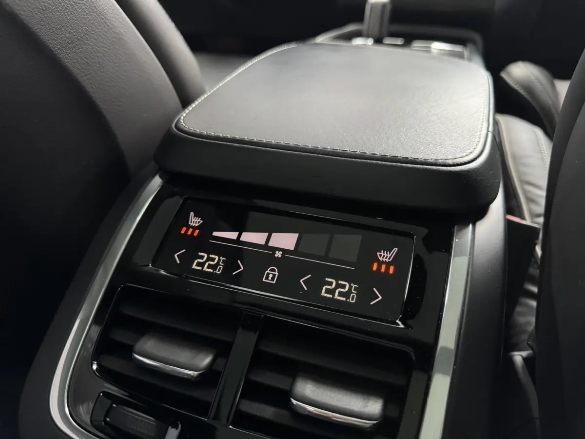 2.0 T8 PHEV AWD R-Design B&W Luchtvering Trekhaak HUD Pilot Assist Polestar Engineered