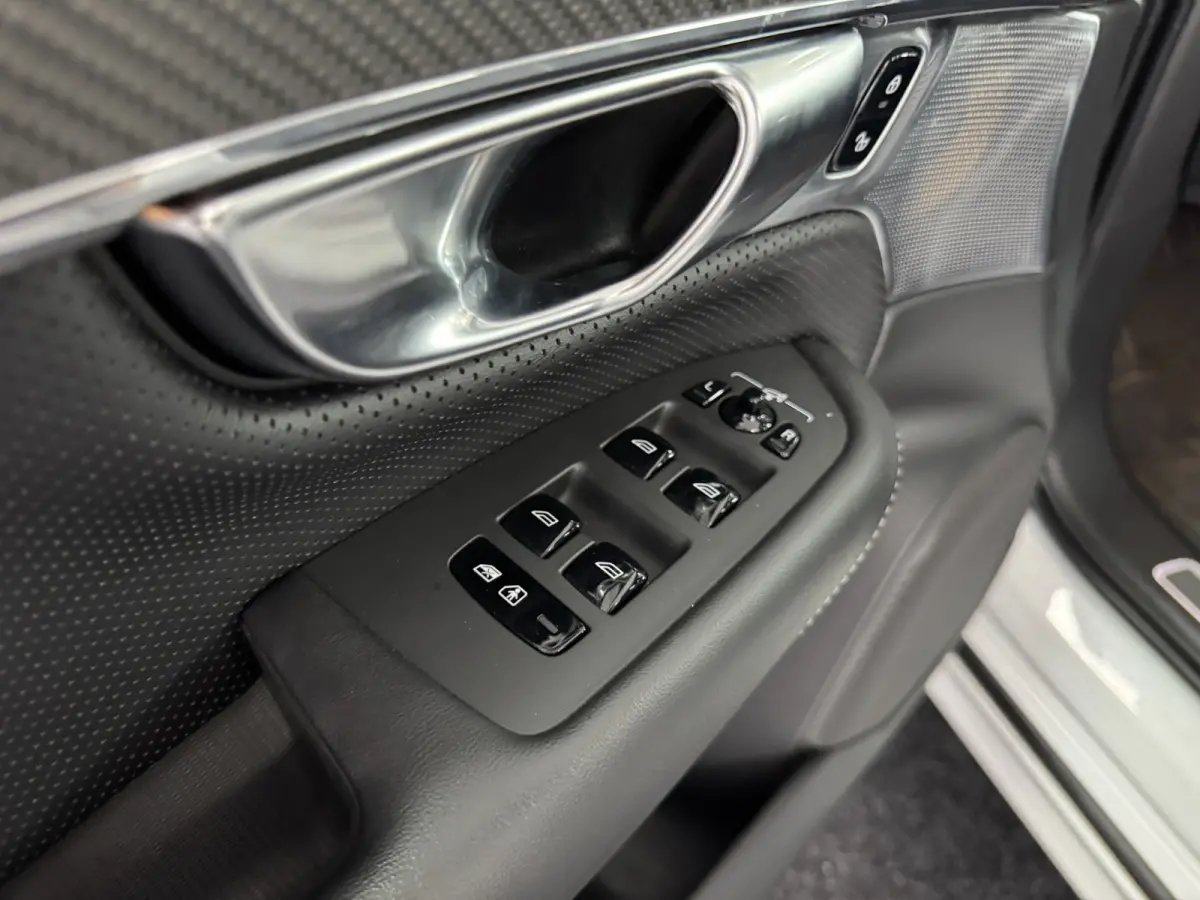 2.0 T8 PHEV AWD R-Design B&W Luchtvering Trekhaak HUD Pilot Assist Polestar Engineered