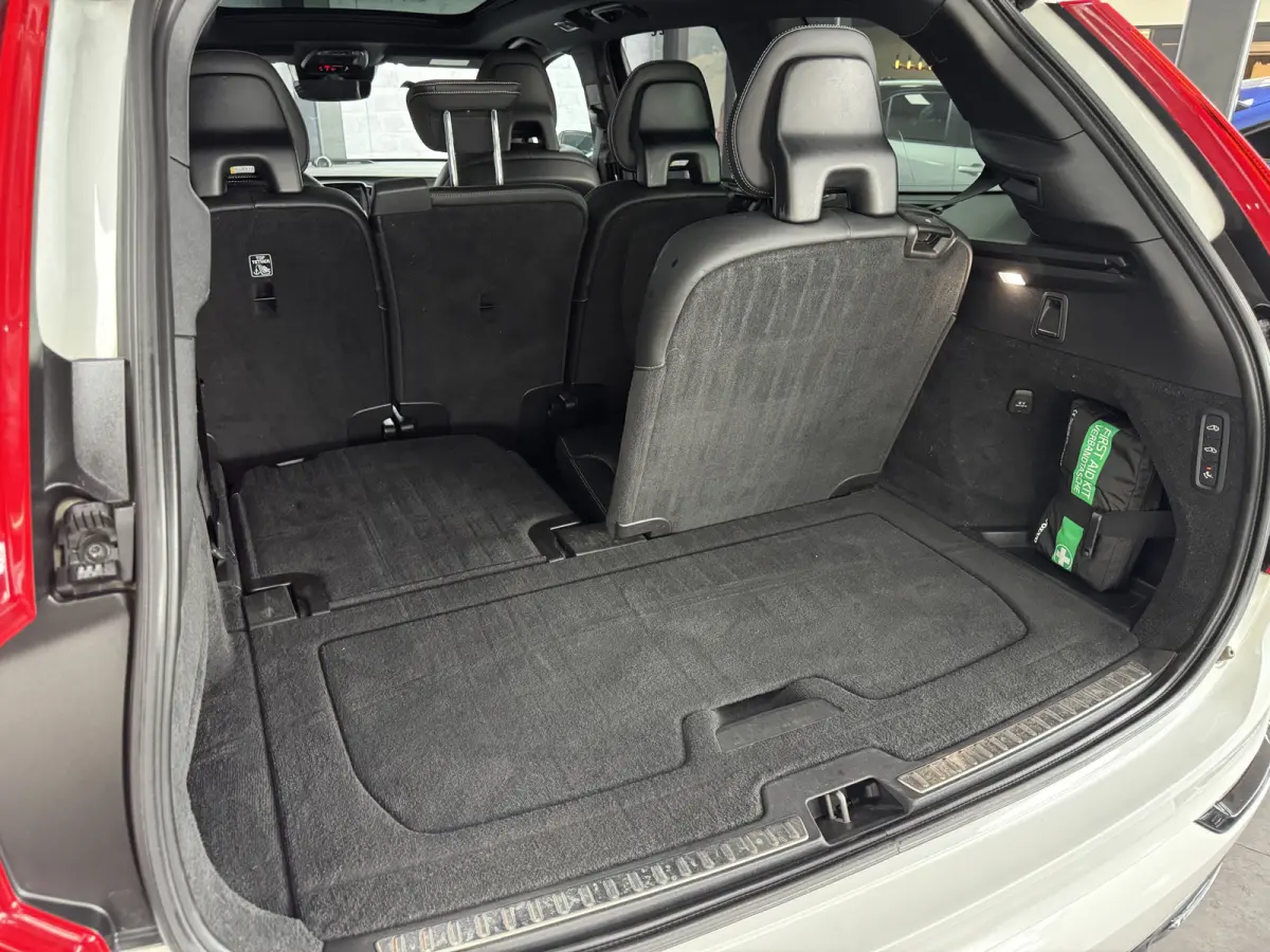 2.0 T8 PHEV AWD R-Design B&W Luchtvering Trekhaak HUD Pilot Assist Polestar Engineered