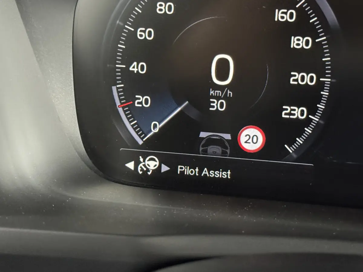 2.0 T8 PHEV AWD R-Design B&W Luchtvering Trekhaak HUD Pilot Assist Polestar Engineered