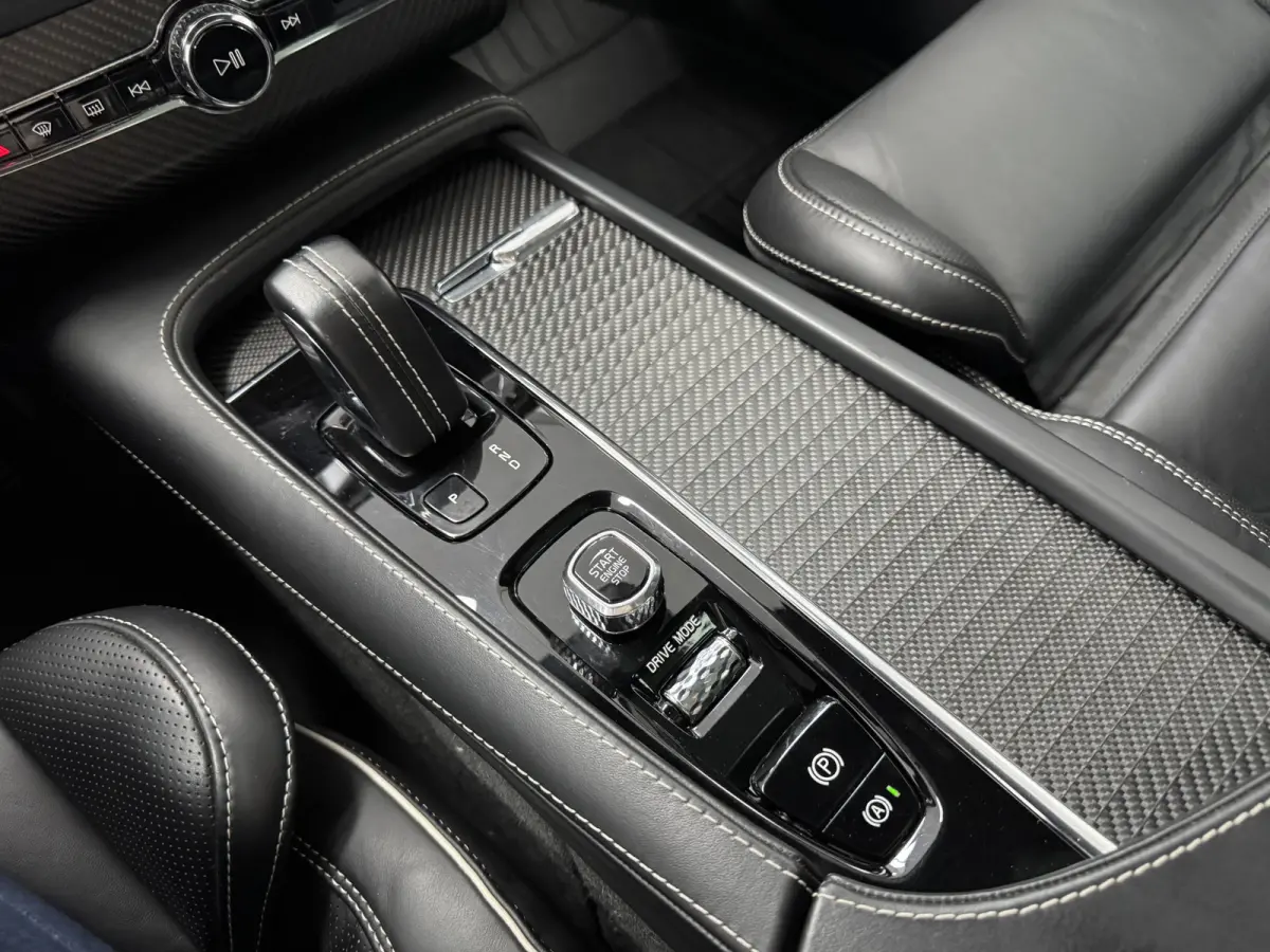 2.0 T8 PHEV AWD R-Design B&W Luchtvering Trekhaak HUD Pilot Assist Polestar Engineered
