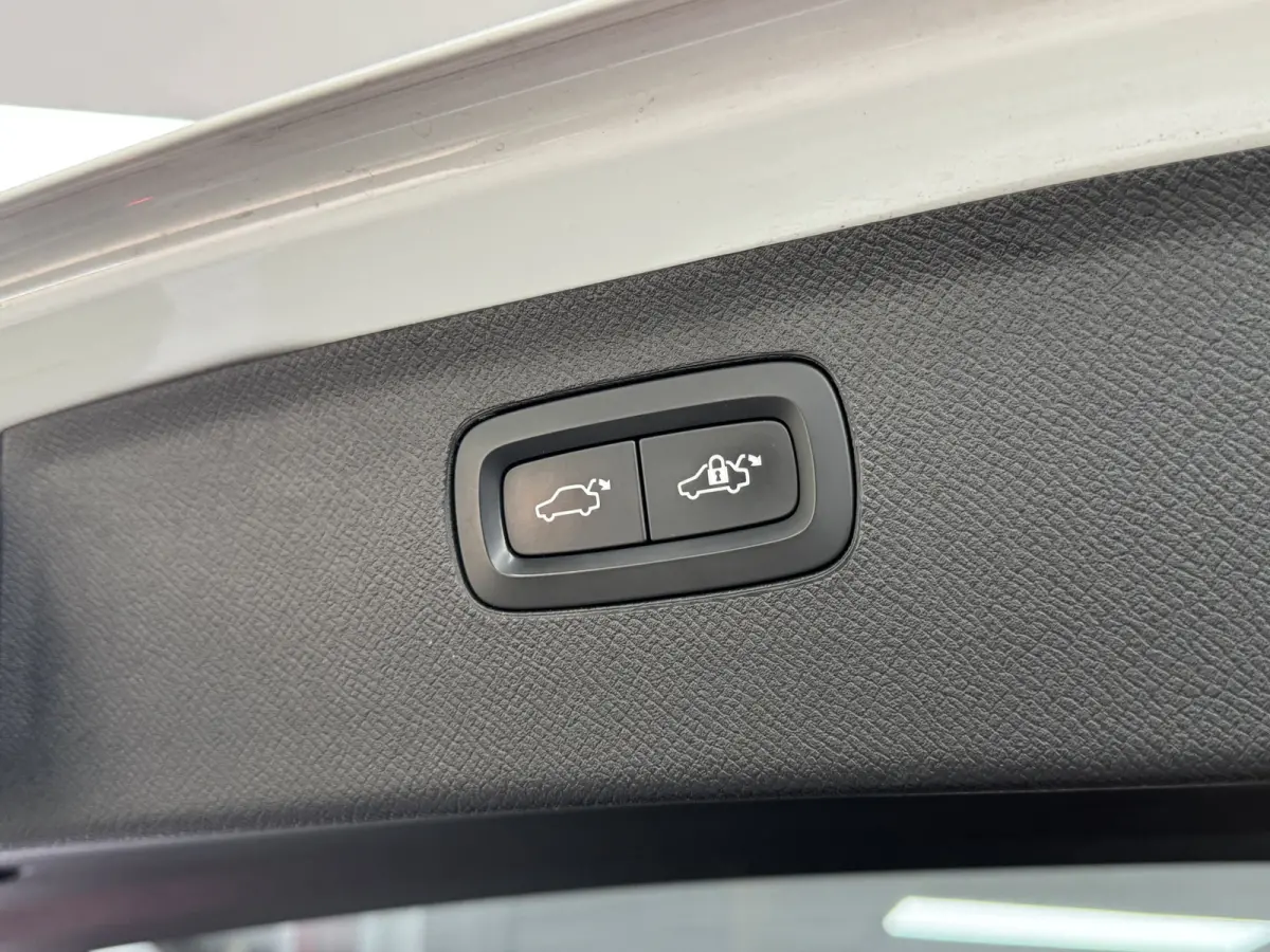 2.0 T8 PHEV AWD R-Design B&W Luchtvering Trekhaak HUD Pilot Assist Polestar Engineered