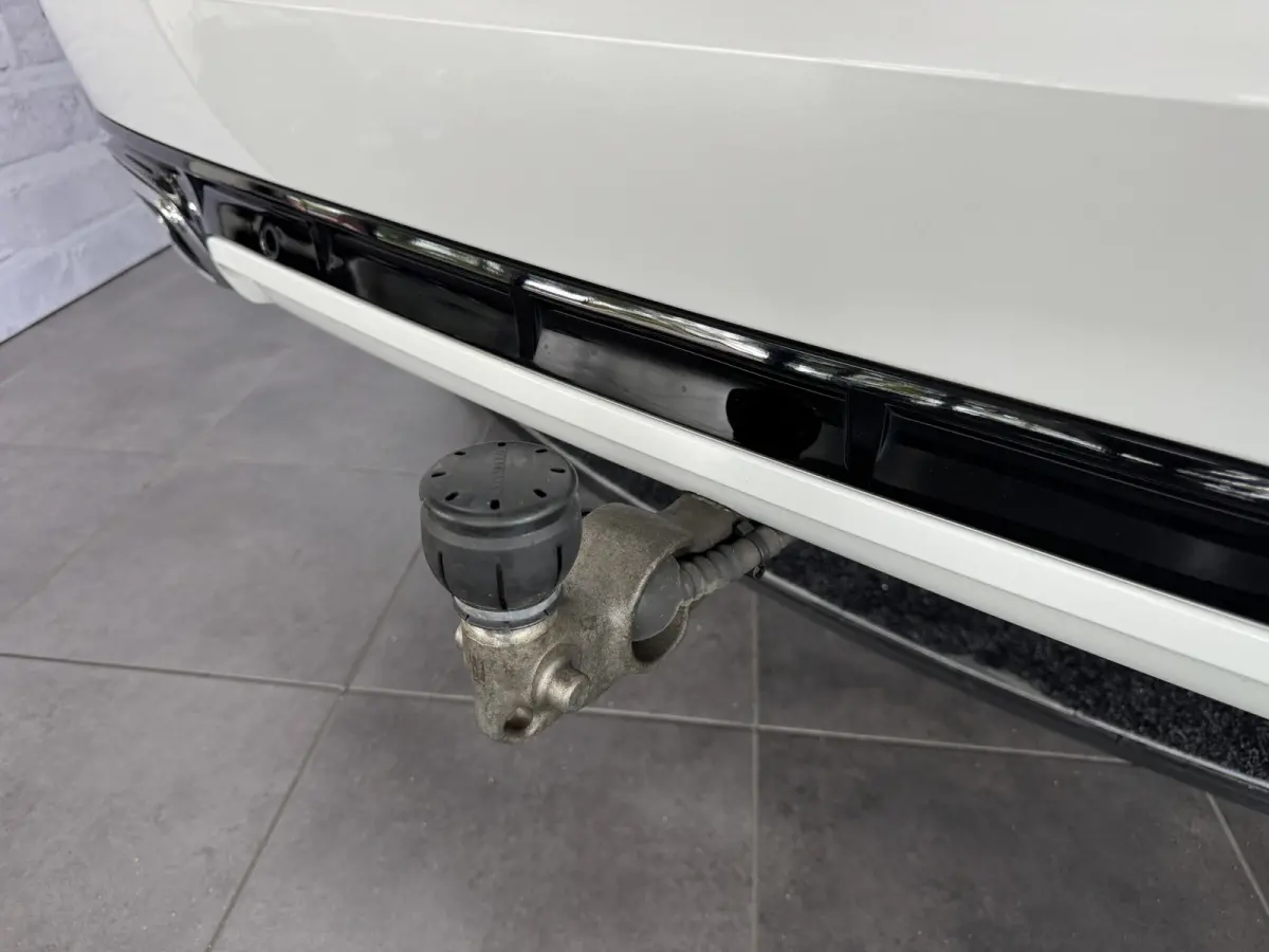 2.0 T8 PHEV AWD R-Design B&W Luchtvering Trekhaak HUD Pilot Assist Polestar Engineered