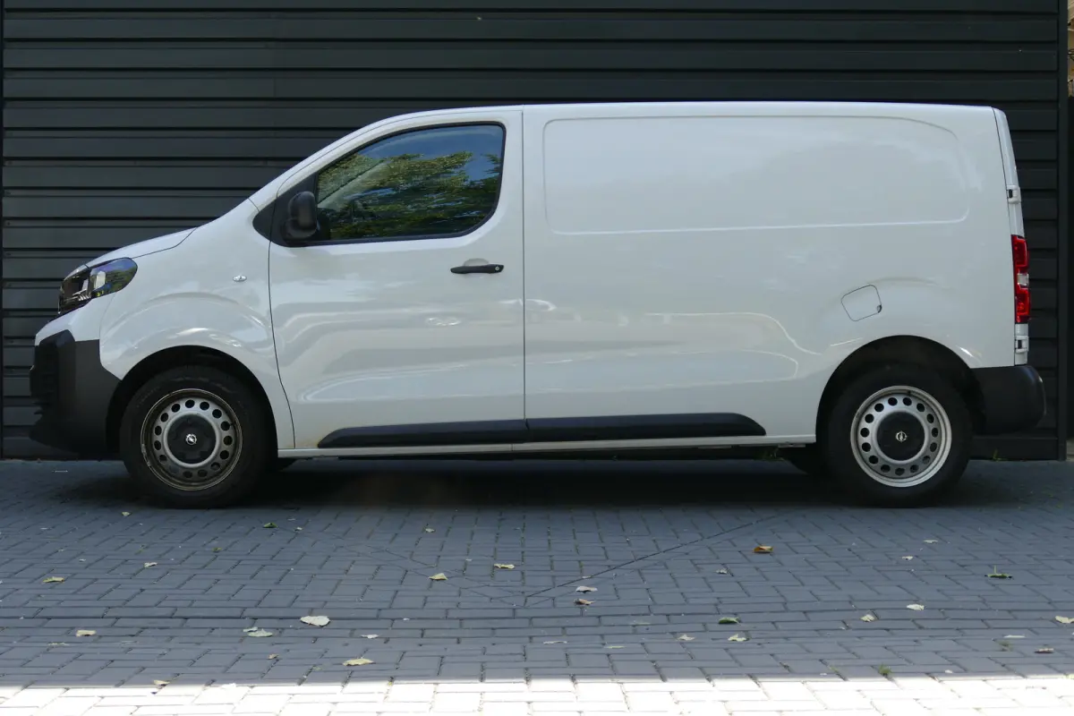 2.0 DIESEL 145PK L2H1 / CAMERA / STOEL-STUURVERWARMING / 3-ZITS / BETIMMERING / NAVI / AIRCO / LED / PDC / BLUETOOTH / CRUISECONTROL / 1E EIGENAAR / SCHITTERENDE STAAT !!