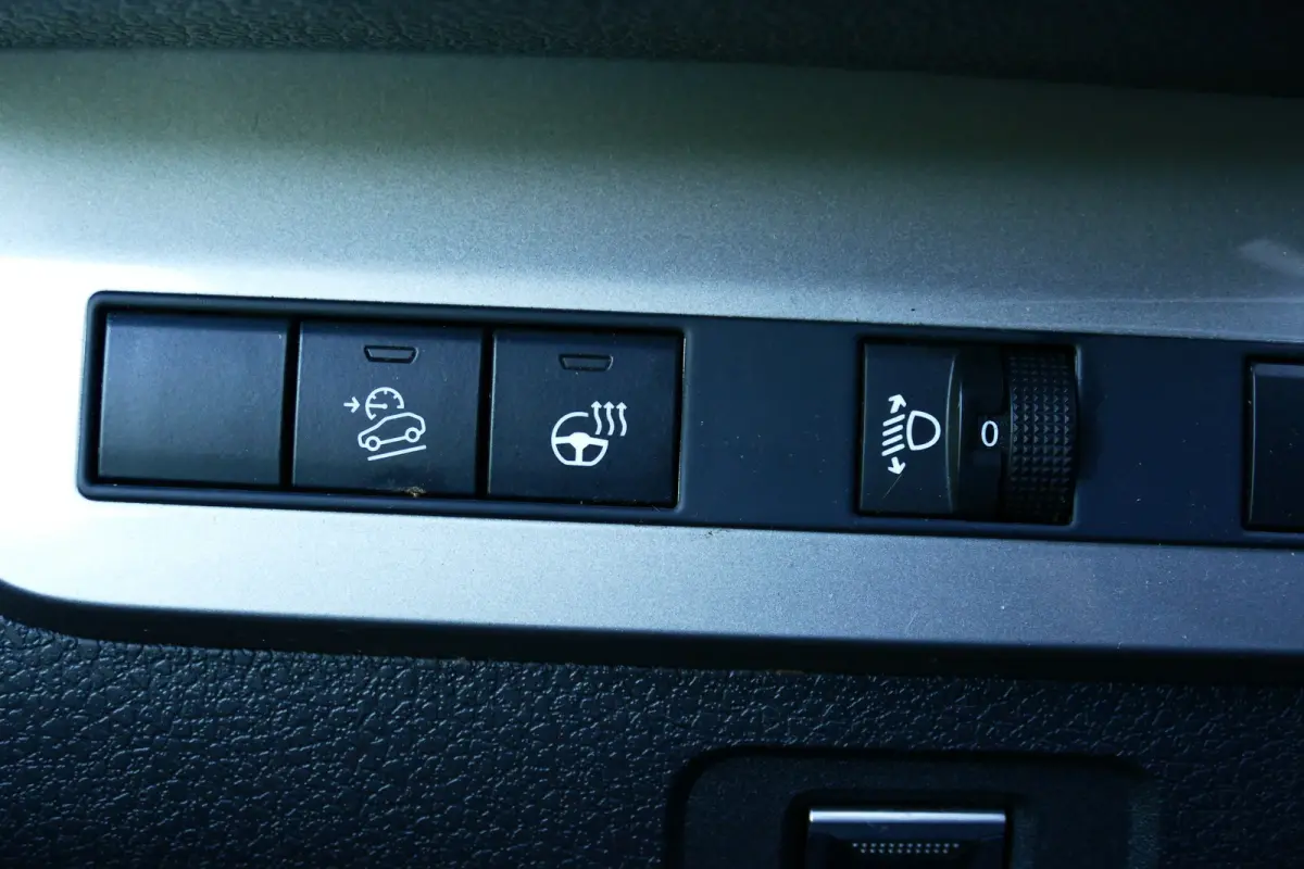 2.0 DIESEL 145PK L2H1 / CAMERA / STOEL-STUURVERWARMING / 3-ZITS / BETIMMERING / NAVI / AIRCO / LED / PDC / BLUETOOTH / CRUISECONTROL / 1E EIGENAAR / SCHITTERENDE STAAT !!