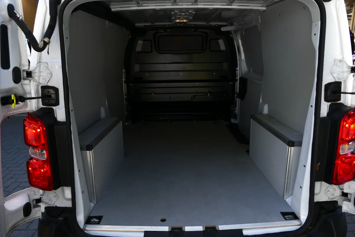 2.0 DIESEL 145PK L2H1 / CAMERA / STOEL-STUURVERWARMING / 3-ZITS / BETIMMERING / NAVI / AIRCO / LED / PDC / BLUETOOTH / CRUISECONTROL / 1E EIGENAAR / SCHITTERENDE STAAT !!