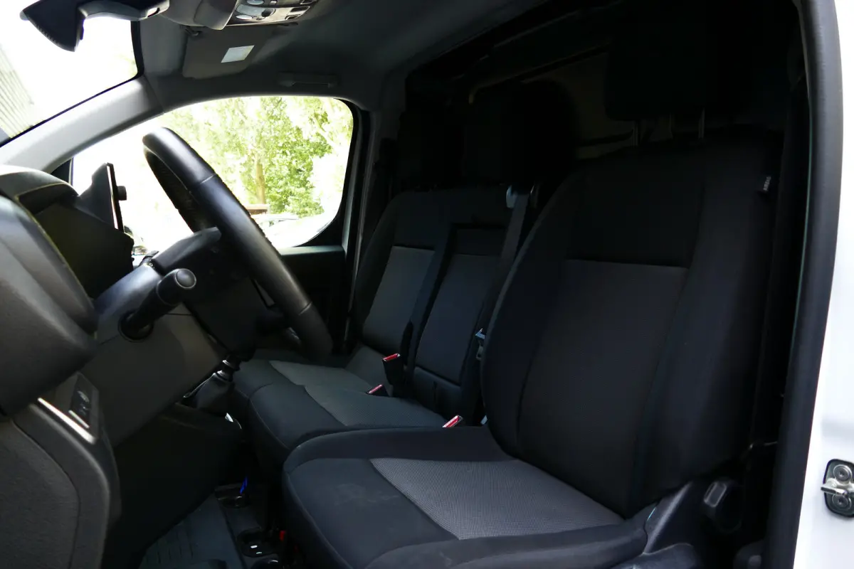 2.0 DIESEL 145PK L2H1 / CAMERA / STOEL-STUURVERWARMING / 3-ZITS / BETIMMERING / NAVI / AIRCO / LED / PDC / BLUETOOTH / CRUISECONTROL / 1E EIGENAAR / SCHITTERENDE STAAT !!