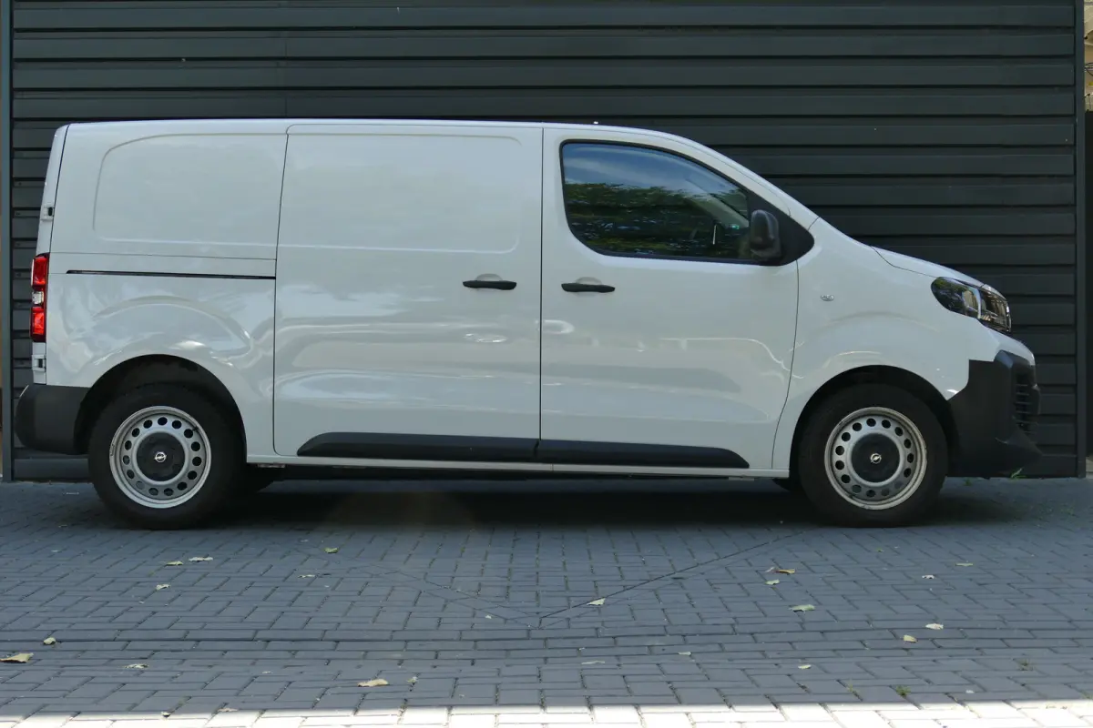 2.0 DIESEL 145PK L2H1 / CAMERA / STOEL-STUURVERWARMING / 3-ZITS / BETIMMERING / NAVI / AIRCO / LED / PDC / BLUETOOTH / CRUISECONTROL / 1E EIGENAAR / SCHITTERENDE STAAT !!