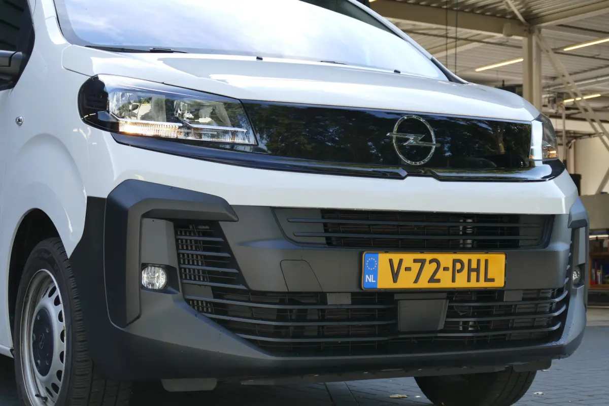 2.0 DIESEL 145PK L2H1 / CAMERA / STOEL-STUURVERWARMING / 3-ZITS / BETIMMERING / NAVI / AIRCO / LED / PDC / BLUETOOTH / CRUISECONTROL / 1E EIGENAAR / SCHITTERENDE STAAT !!