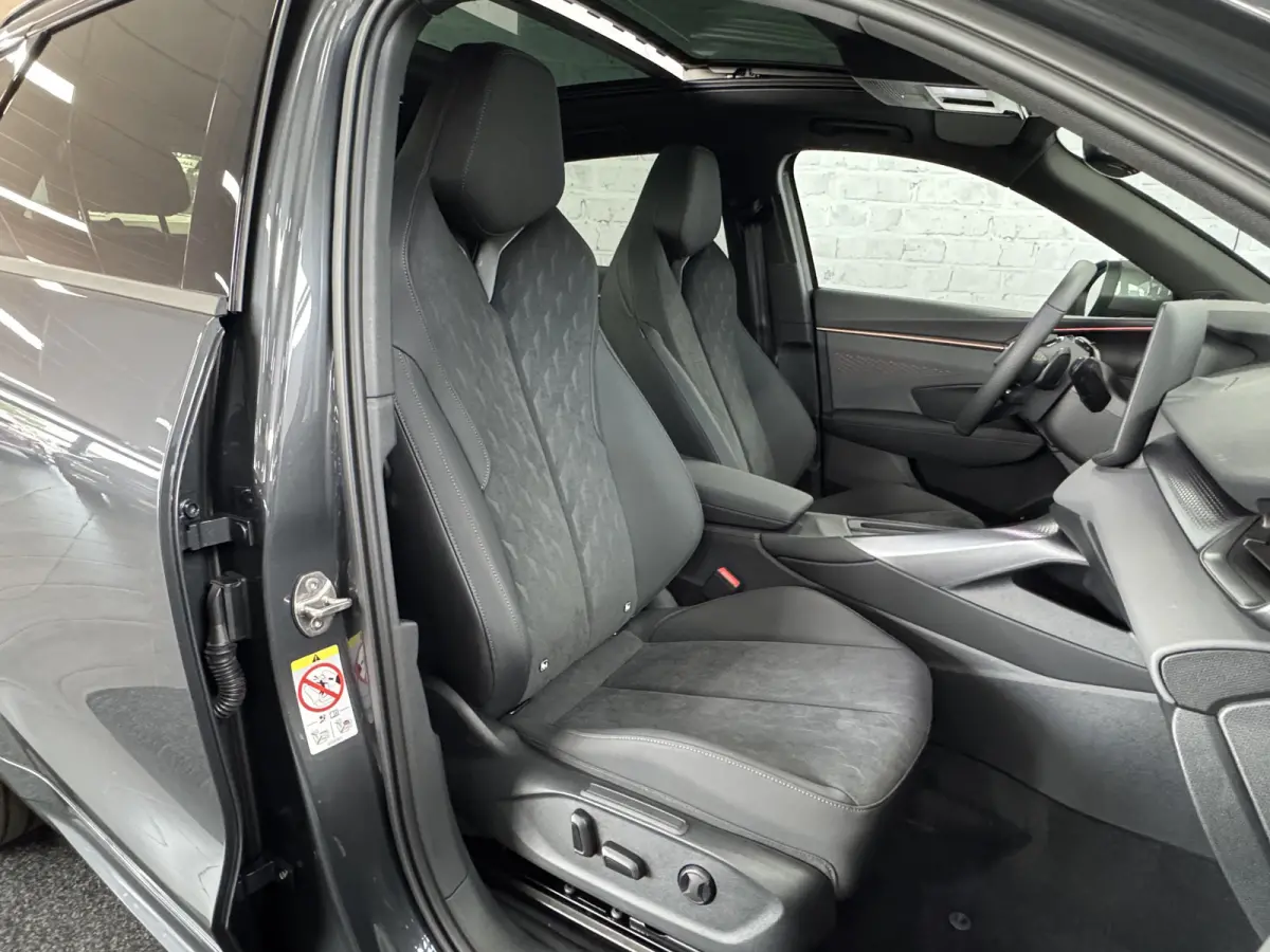 1.5 TSI e-Hybrid Pano Trekhaak Sennheiser HUD 360camera