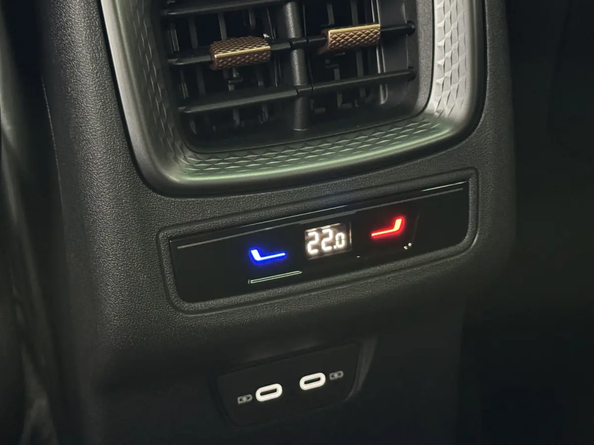 1.5 TSI e-Hybrid Pano Trekhaak Sennheiser HUD 360camera