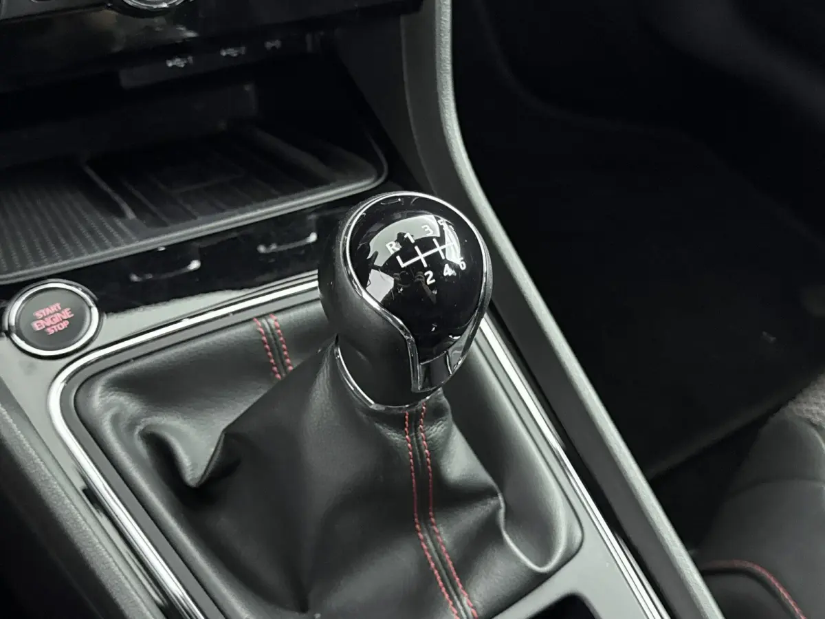 1.0 TSI FR Business Intense | CAMERA | CLIMATE CONTROL | CRUISE CONTROL | KEYLESS | APPLE CARPLAY / ANDROID AUTO | PARKEERSENSOREN |