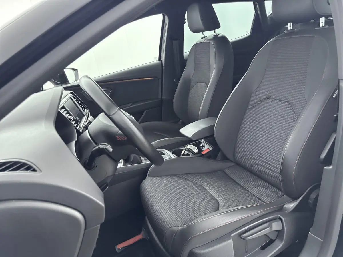 1.0 TSI FR Business Intense | CAMERA | CLIMATE CONTROL | CRUISE CONTROL | KEYLESS | APPLE CARPLAY / ANDROID AUTO | PARKEERSENSOREN |