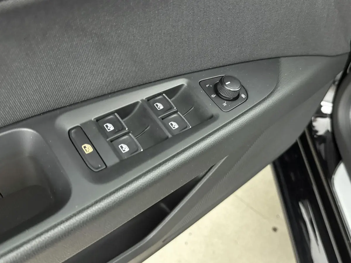 1.0 TSI FR Business Intense | CAMERA | CLIMATE CONTROL | CRUISE CONTROL | KEYLESS | APPLE CARPLAY / ANDROID AUTO | PARKEERSENSOREN |
