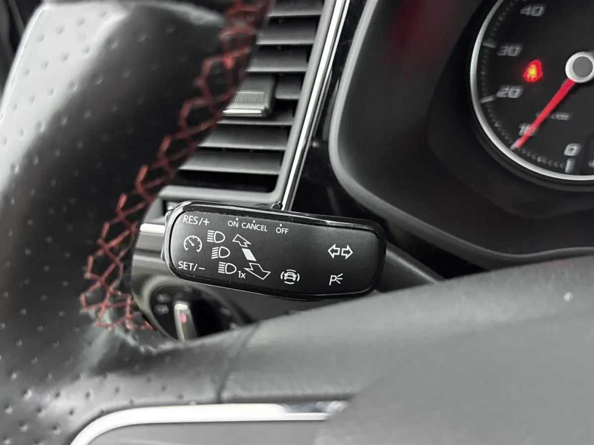 1.0 TSI FR Business Intense | CAMERA | CLIMATE CONTROL | CRUISE CONTROL | KEYLESS | APPLE CARPLAY / ANDROID AUTO | PARKEERSENSOREN |