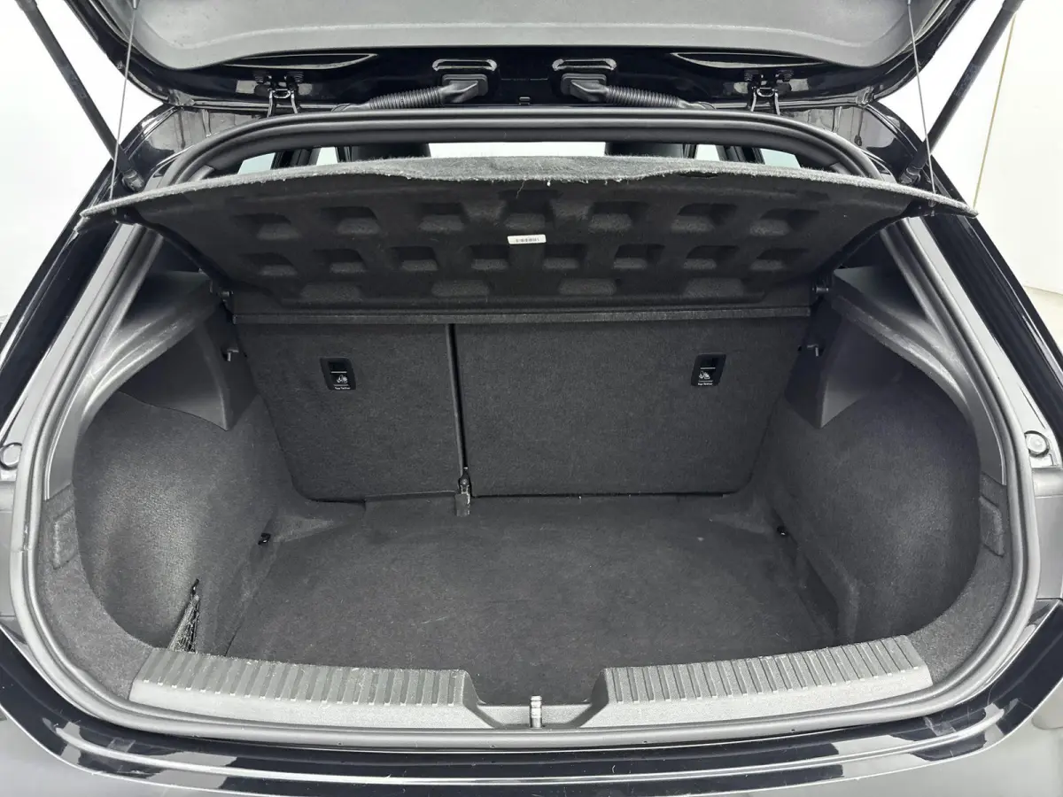 1.0 TSI FR Business Intense | CAMERA | CLIMATE CONTROL | CRUISE CONTROL | KEYLESS | APPLE CARPLAY / ANDROID AUTO | PARKEERSENSOREN |