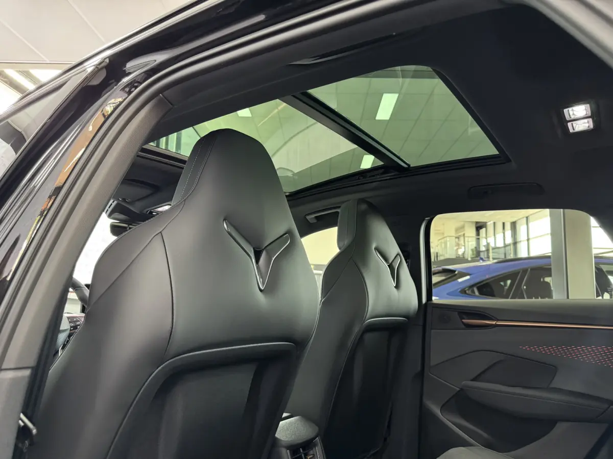 1.5 TSI e-Hybrid Pano Trekhaak Sennheiser HUD 360camera