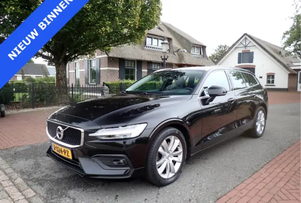 2.0 B3 Momentum ACC / CARPLAY / CAMERA / STOEL + STUUR VERWARMING / KEYLESS