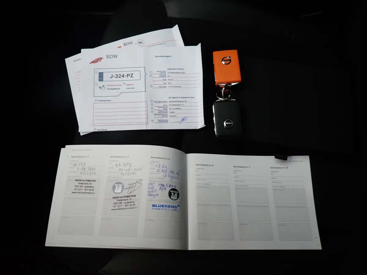 2.0 B3 Momentum ACC / CARPLAY / CAMERA / STOEL + STUUR VERWARMING / KEYLESS