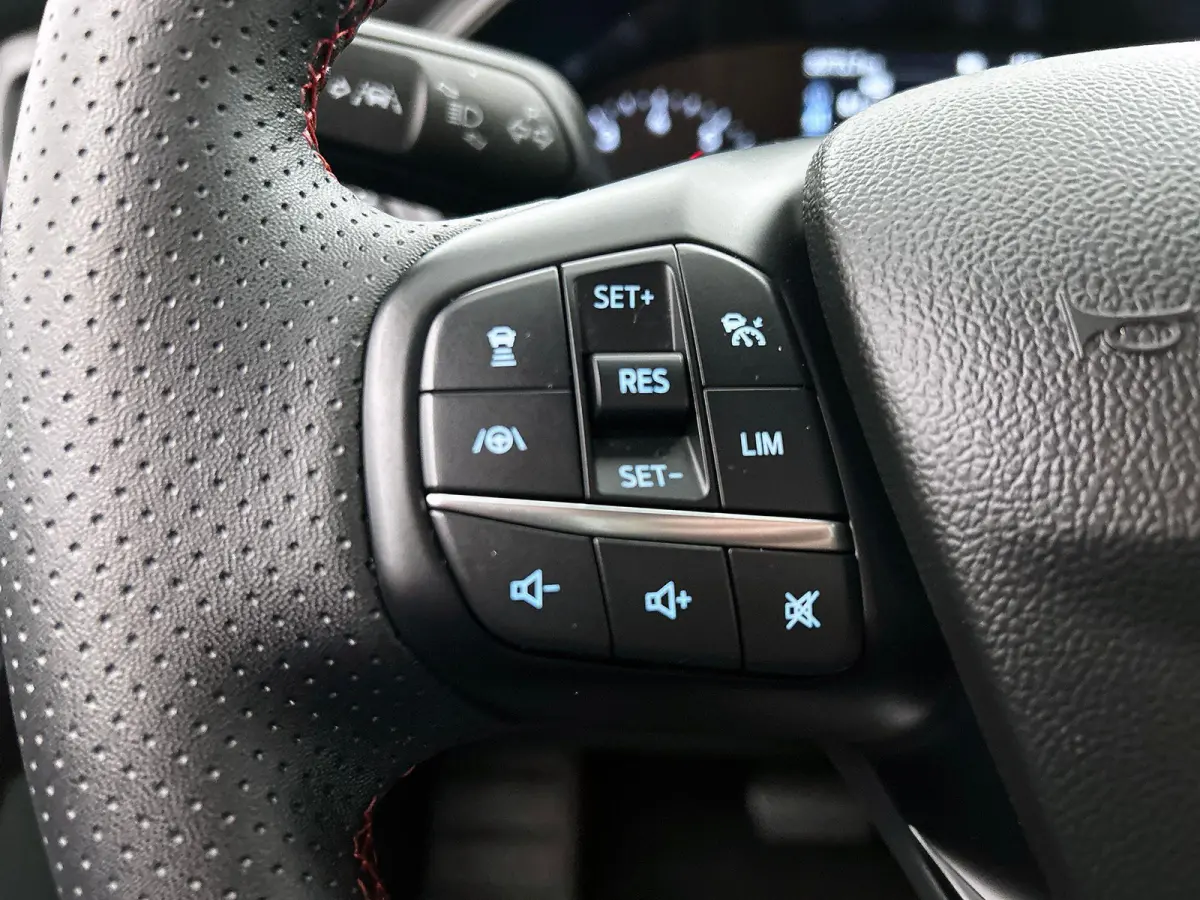 1.0 EcoBoost Hybrid ST Line X CAMERA | NAVI & CARPLAY | AD-CRUISE | WINTER-PACK