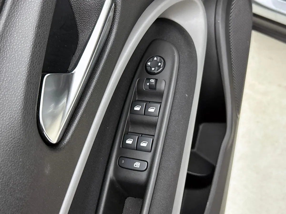 1.2 Longitude CARPLAY-NAVI | CLIMA | CRUISE