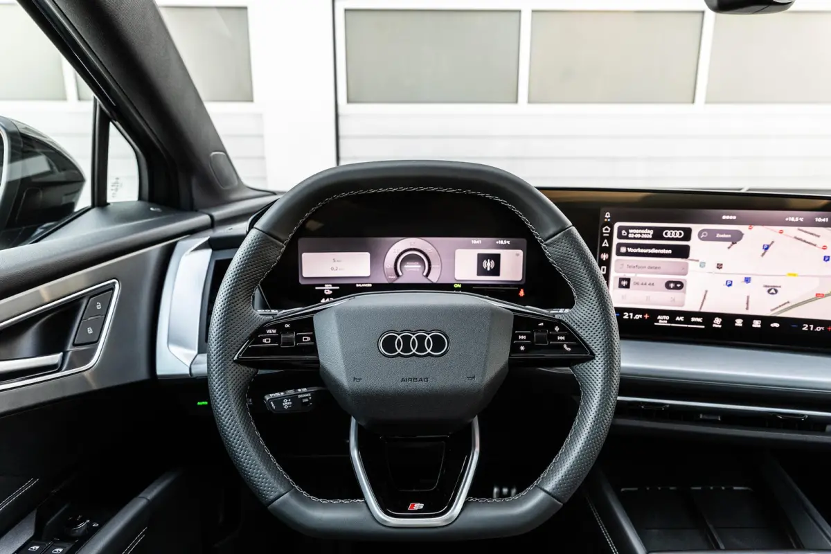 286pk S edition Performance 82 kWh | Panoramadak | Trekhaak | Achteruitrijcamera | Adaptive cruise