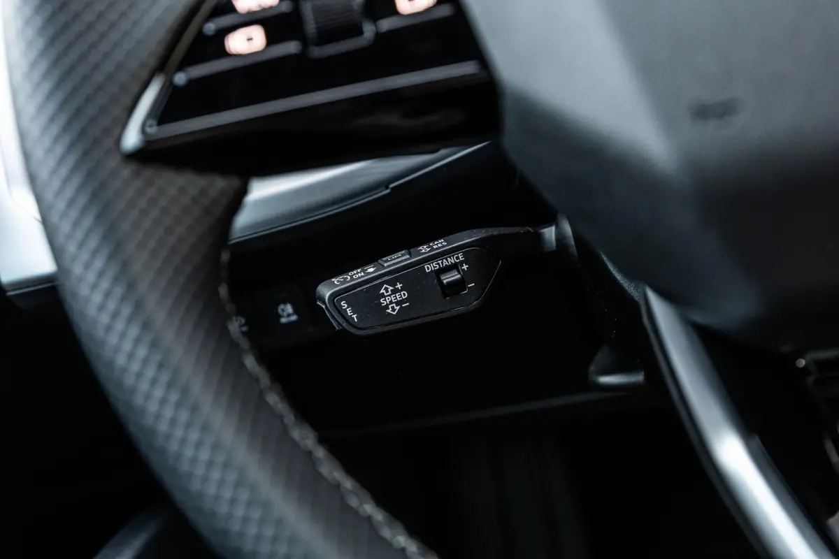286pk S edition Performance 82 kWh | Panoramadak | Trekhaak | Achteruitrijcamera | Adaptive cruise