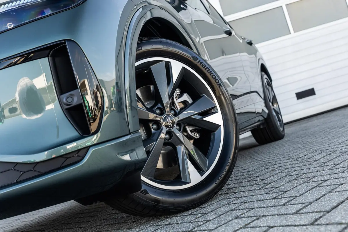286pk S edition Performance 82 kWh | Panoramadak | Trekhaak | Achteruitrijcamera | Adaptive cruise