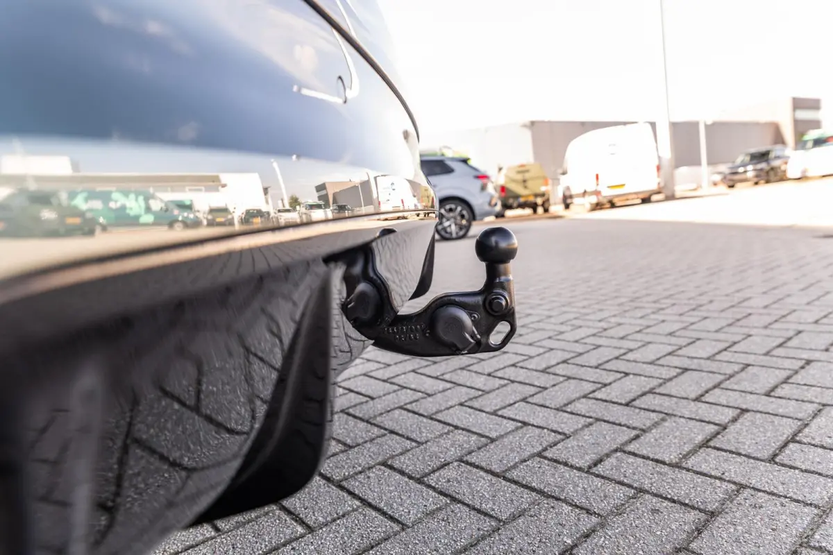 286pk S edition Performance 82 kWh | Panoramadak | Trekhaak | Achteruitrijcamera | Adaptive cruise