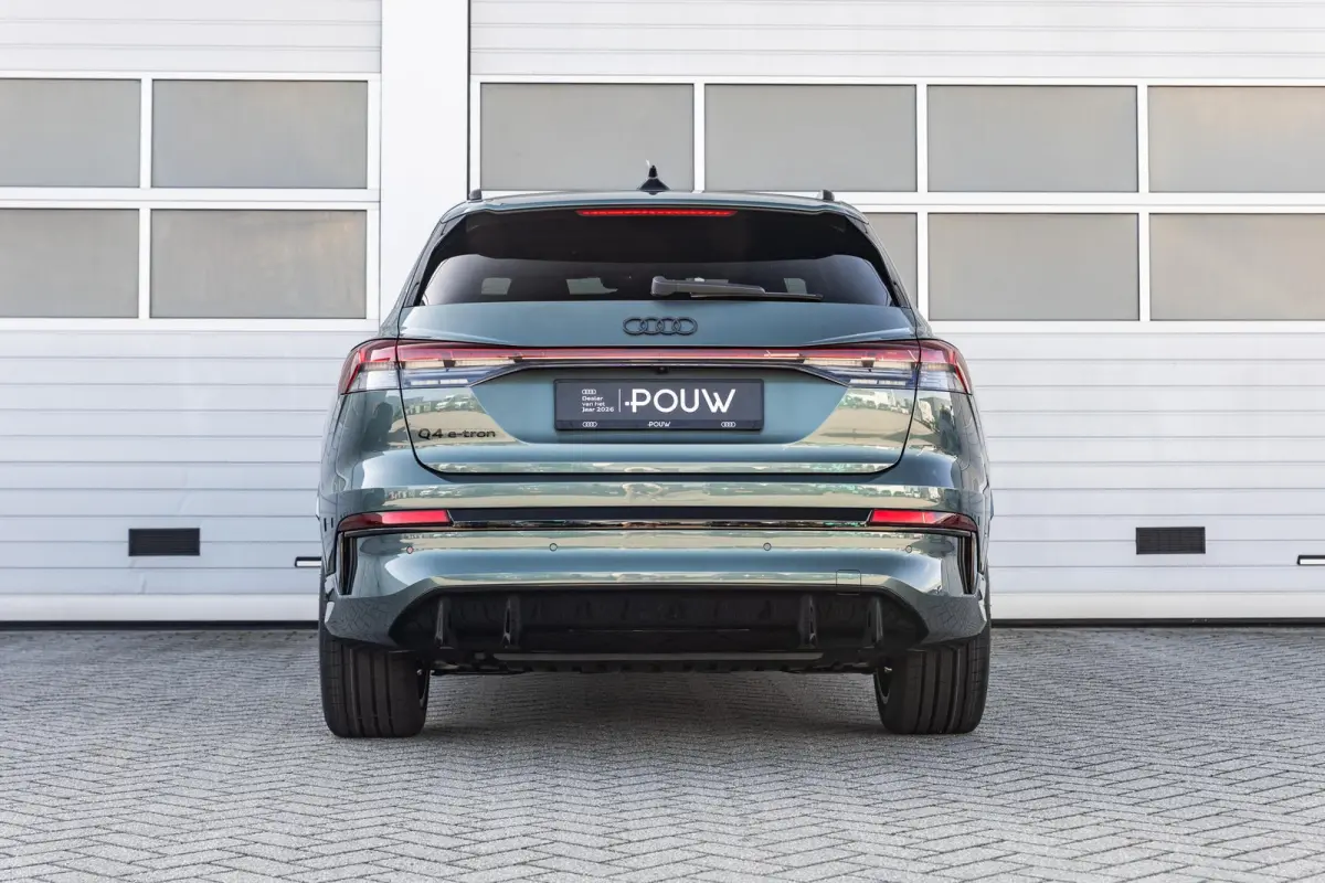 286pk S edition Performance 82 kWh | Panoramadak | Trekhaak | Achteruitrijcamera | Adaptive cruise