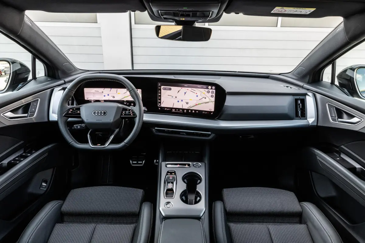 286pk S edition Performance 82 kWh | Panoramadak | Trekhaak | Achteruitrijcamera | Adaptive cruise