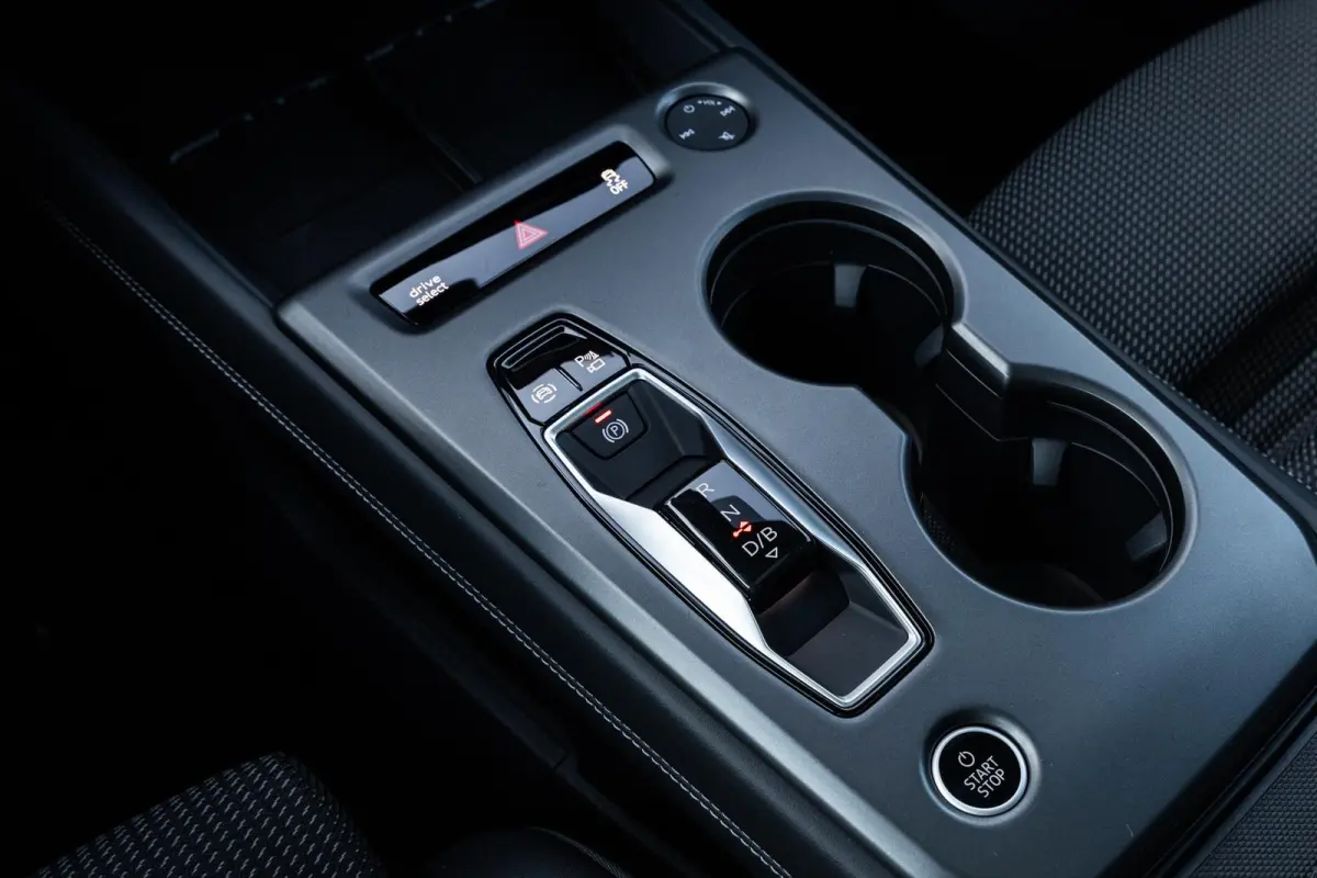 286pk S edition Performance 82 kWh | Panoramadak | Trekhaak | Achteruitrijcamera | Adaptive cruise