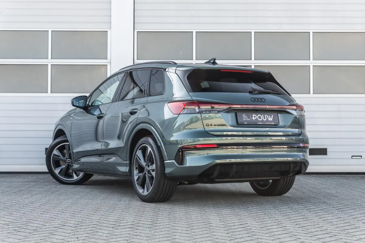 286pk S edition Performance 82 kWh | Panoramadak | Trekhaak | Achteruitrijcamera | Adaptive cruise