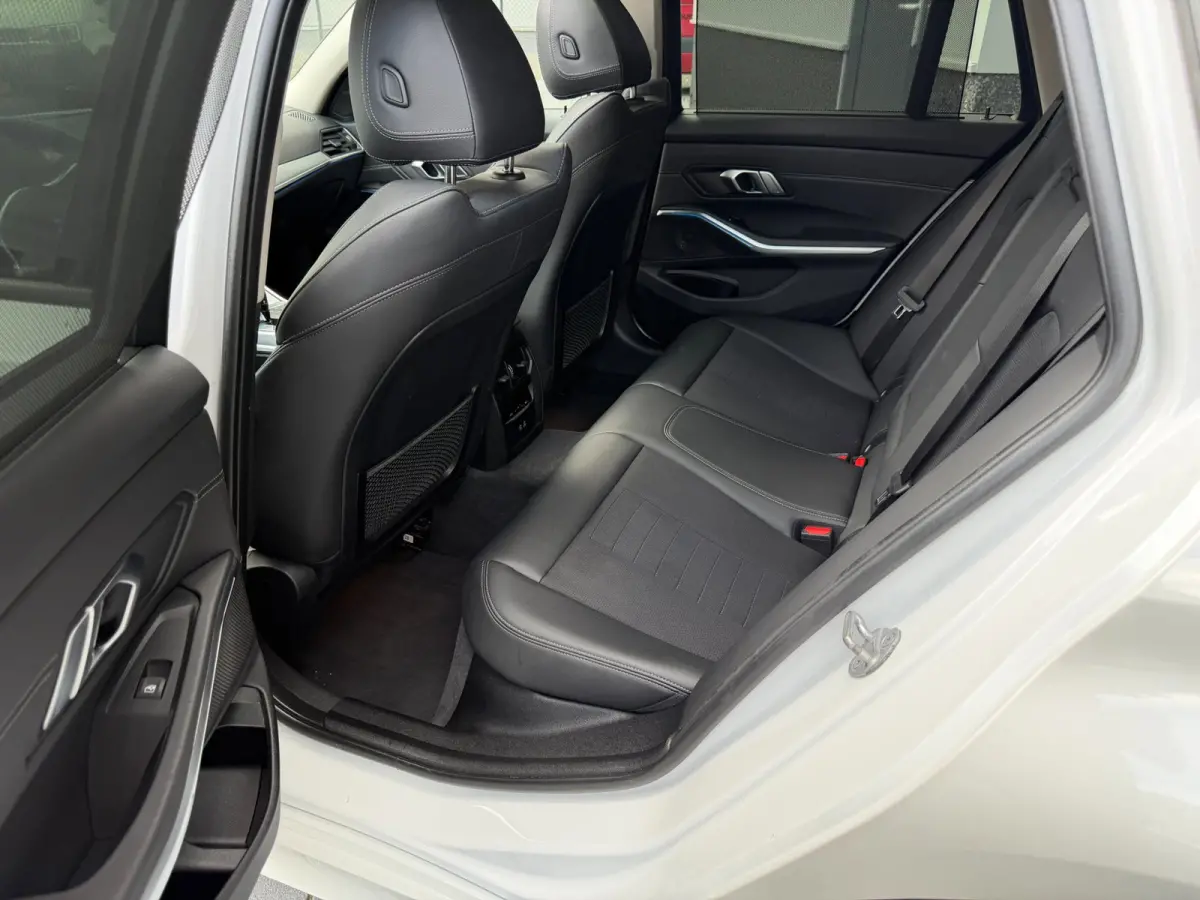 330e xDrive High Executive LASER Panoramadak trekhaak