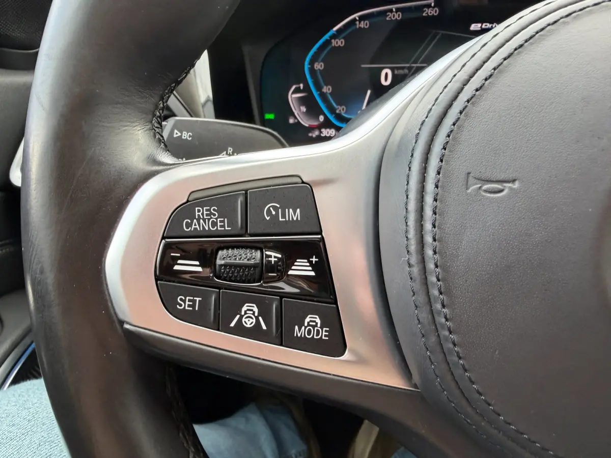 330e xDrive High Executive LASER Panoramadak trekhaak