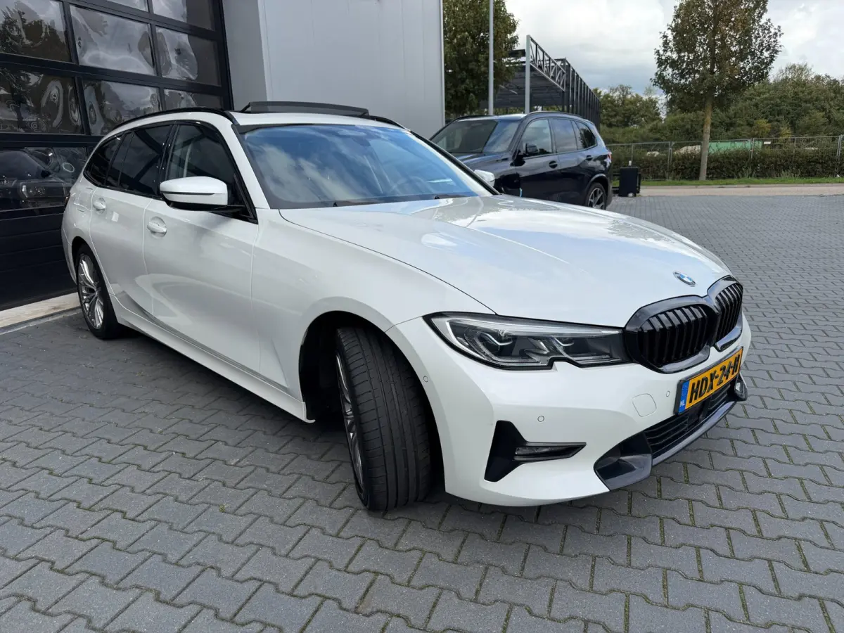 330e xDrive High Executive LASER Panoramadak trekhaak